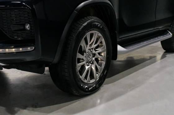 TOYOTA HILUX SW4 2.8 D-4D TURBO DIESEL SRX 7L 4X4 AUTOMÁTICO